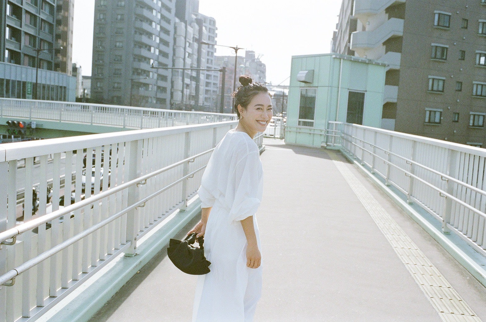 「#マミフク」人気インフルエンサー・石岡真実の着こなし術「身長が低くても、高くても同じ。私っぽいが大事」