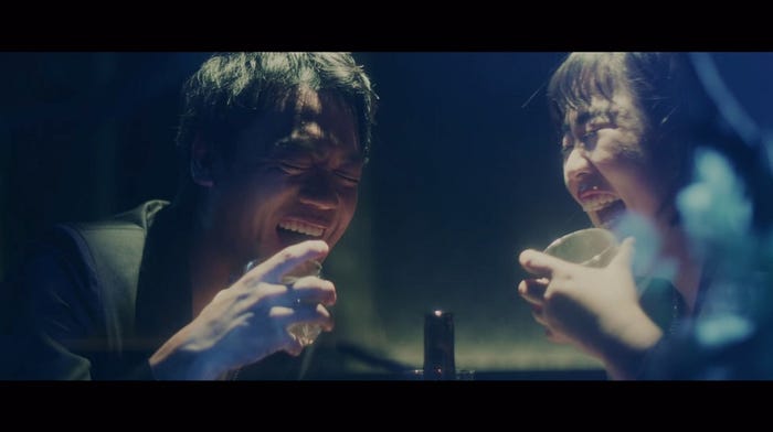 吉本坂46のデビュー曲「泣かせてくれよ」ミュージックビデオより(画像提供:ソニー・ミュージック)