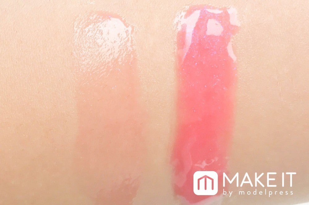 【RMK】「リップジェリーグロス」“02 ロマンティックピンク”（左）一度塗り（右）二度塗り （C）メイクイット