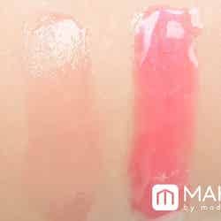 【RMK】「リップジェリーグロス」“02 ロマンティックピンク”（左）一度塗り（右）二度塗り （C）メイクイット