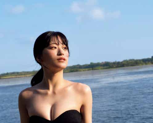 NMB48上西怜、美谷間くっきり黒ビキニ姿