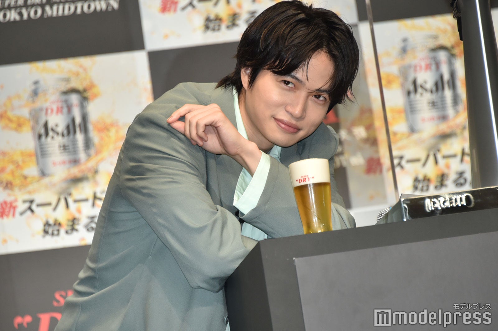 中島健人から“セクシーダイナマイト”の名跡を襲名した菊池風磨 （C）モデルプレス