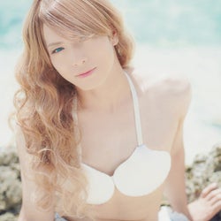 中村優一、貝殻ビキニで衝撃の美女姿披露「ライバルは武田久美子さん」