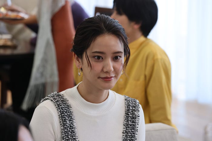 山崎紘菜「アンサンブル」第5話(C)日本テレビ