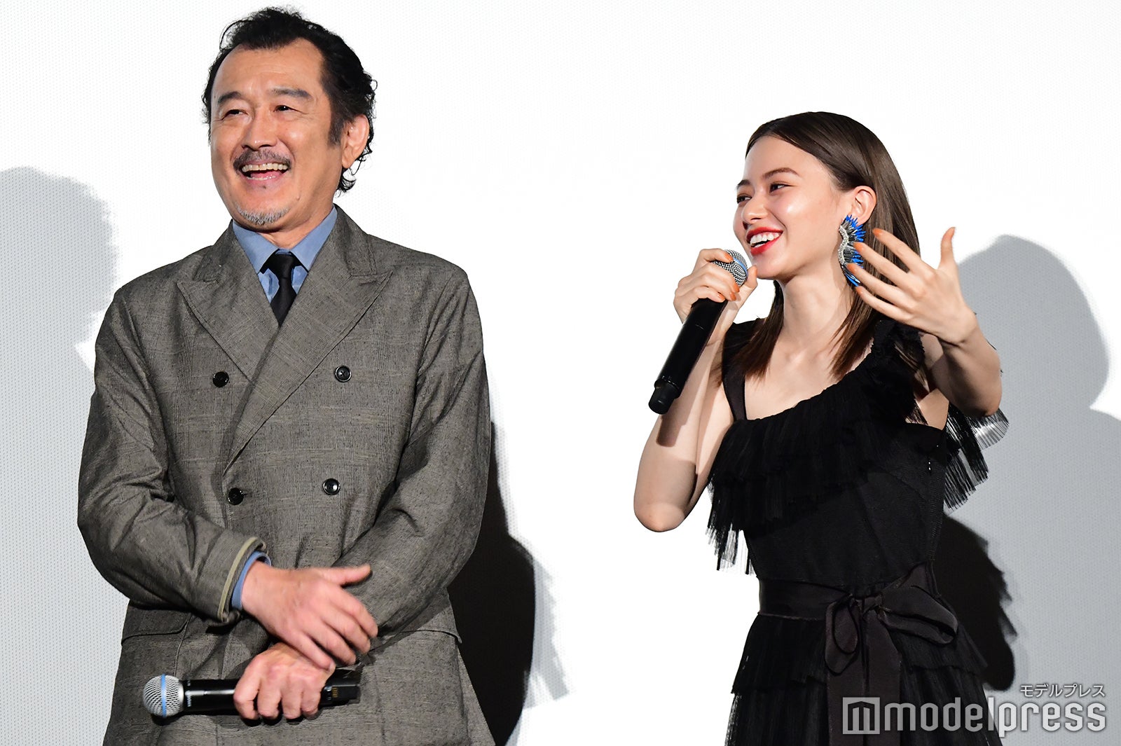 吉田鋼太郎、山本舞香 （C）モデルプレス