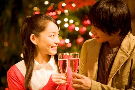クリスマスは残業 44 のカップルが イブを一緒に過ごさない と判明 モデルプレス