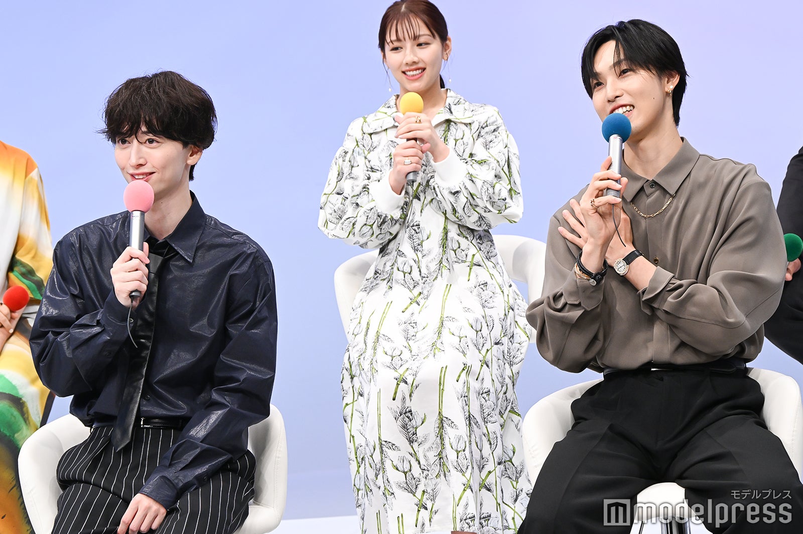 堀夏喜にジムのトレーナーのように体づくりを教わる池田匡志（C）モデルプレス