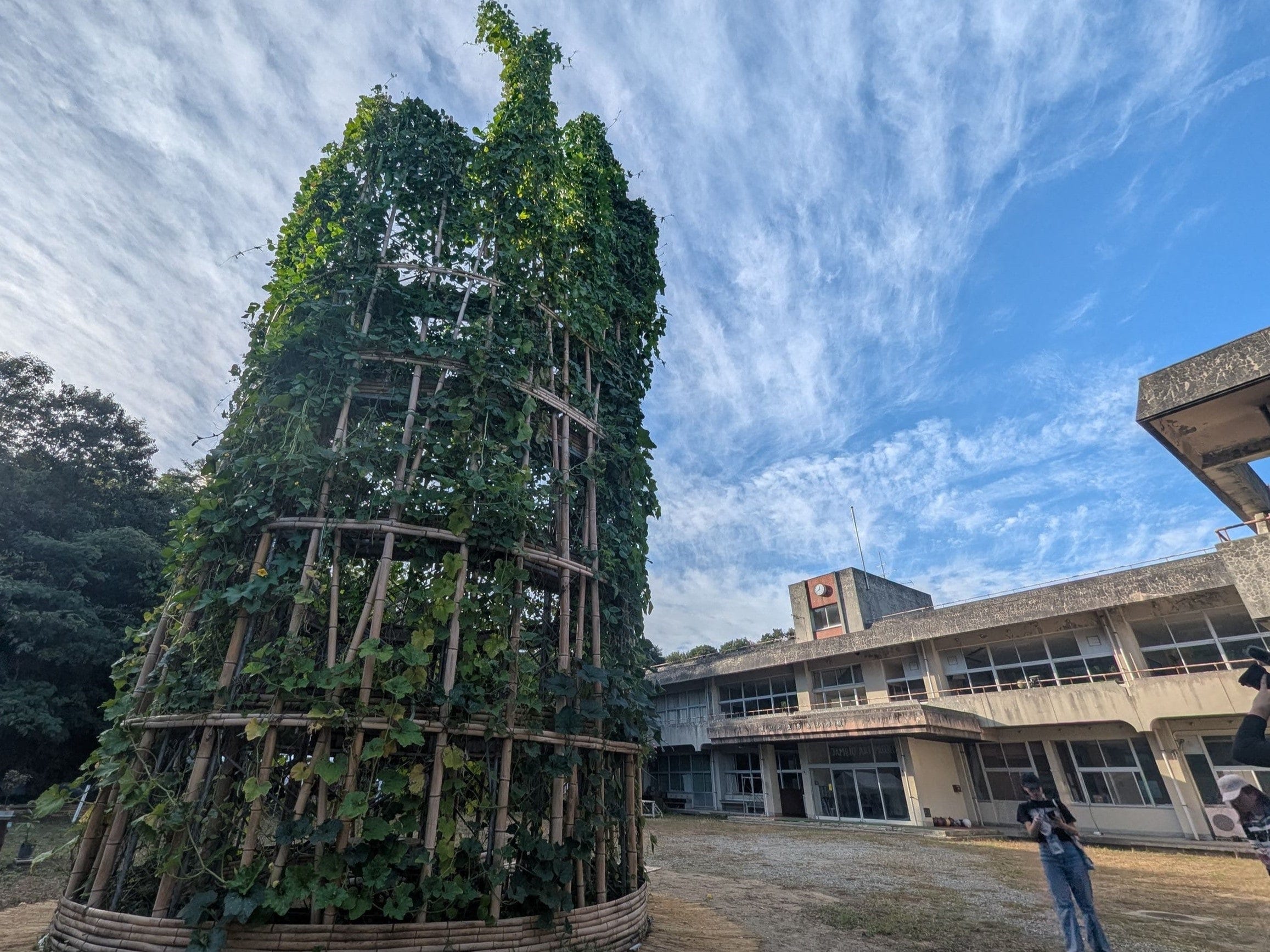 トゥアン・マミ「《ボーダレス》ベトナム移民の庭(No.11) 灯台の庭」~粟島・瀬戸内国際芸術祭2025