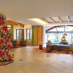 「東京ディズニーセレブレーションホテル：ディスカバー」クリスマスデコレーション（C）Disney