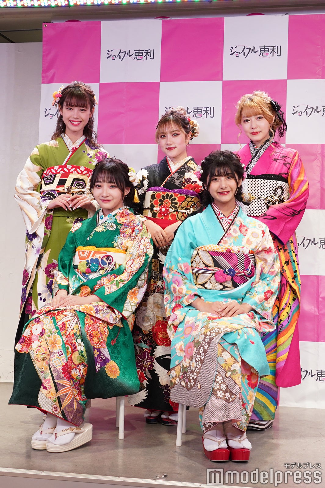 （前列左から）石川翔鈴、横田未来（後列左から）粕谷音、樽井みか、高橋かの （C）モデルプレス