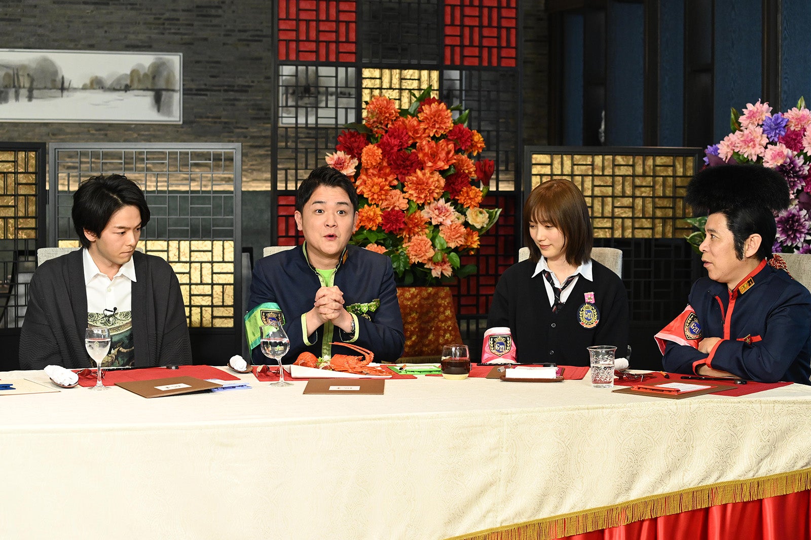 中村倫也、ノブ、本田翼、岡村隆史（C）日本テレビ