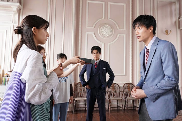 新木優子、田中みな実、小西はる、中川大志、鈴木伸之 「ボクの殺意が恋をした」第4話より(C)読売テレビ