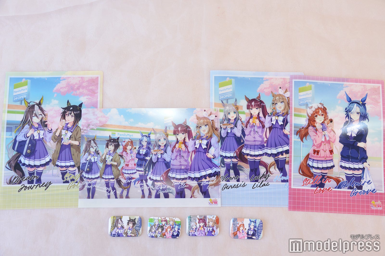 オリジナルA4マジッククリアファイル、オリジナル缶バッジ 全4種（C）モデルプレス