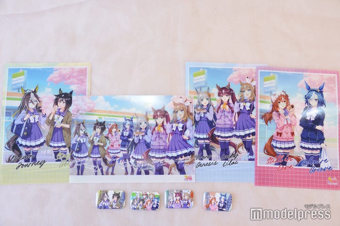 オリジナルA4マジッククリアファイル、オリジナル缶バッジ 全4種(C)モデルプレス