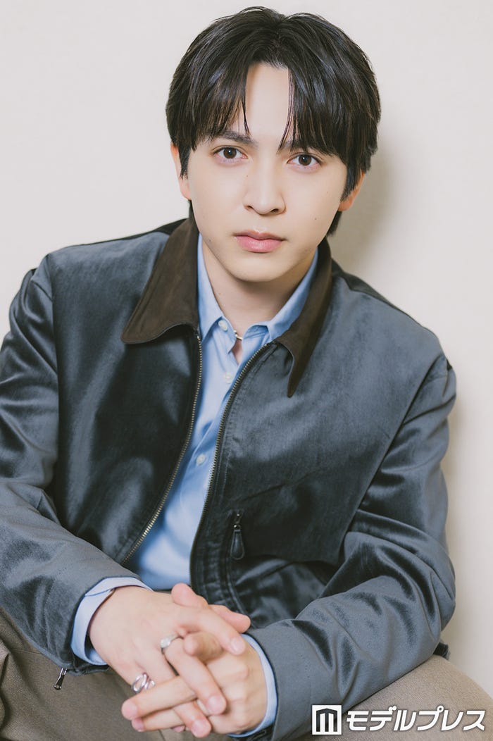 吉田仁人/ジャケット¥66,000/アンセム エー(エンケル)シャツ¥48,400/マーカウエア、パンツ¥42,900/マーカ(共にパーキング)その他/スタイリスト私物(C)モデルプレス