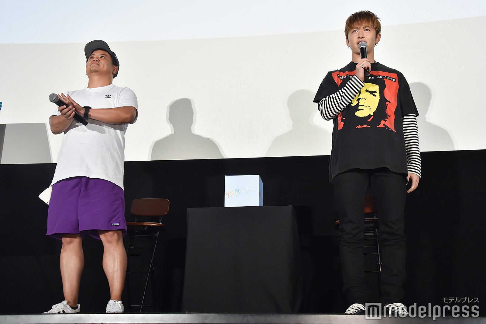 飯塚健監督、佐野玲於（C）モデルプレス