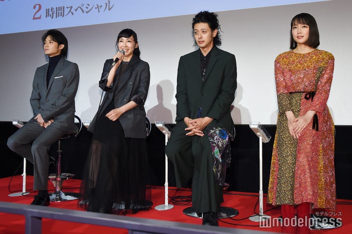 (左から)磯村勇斗、麻生久美子、オダギリジョー、吉岡里帆 (C)モデルプレス