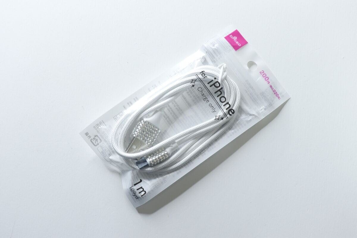 充電専用ケーブル（ライトニング、5V／2.4A、1m、ラインストーンコネクタ）　モバイルグッズ