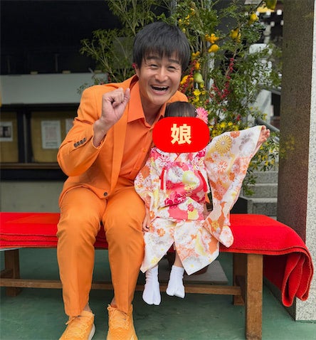 7月に離婚のティモンディ高岸、愛娘との“オレンジ”七五三ショット公開「可愛いですね」