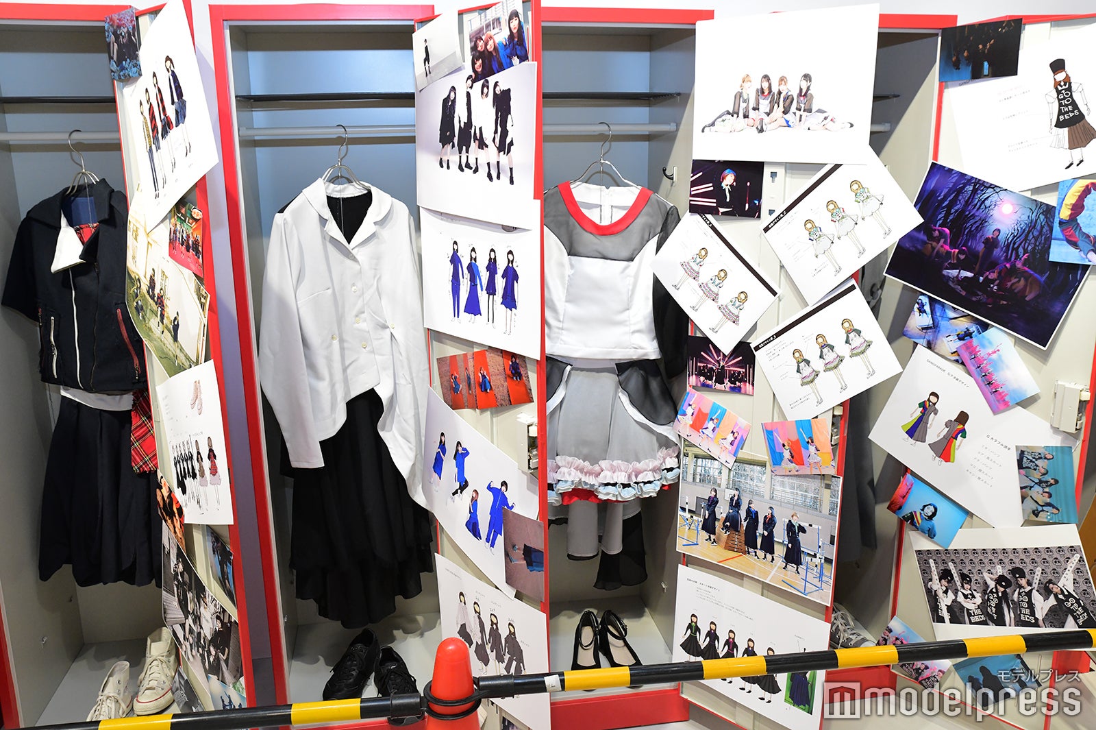 「SCHOOL OF WACK」展示の模様 （C）モデルプレス