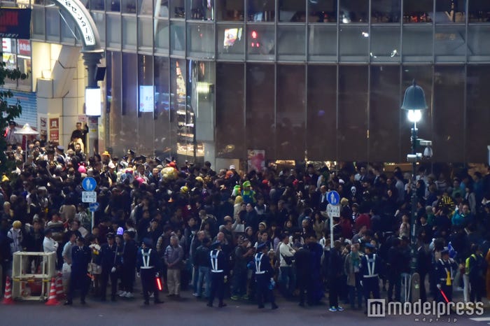 警察官出動でスクランブル交差点は厳戒態勢/渋谷スクランブル交差点 (C)モデルプレス