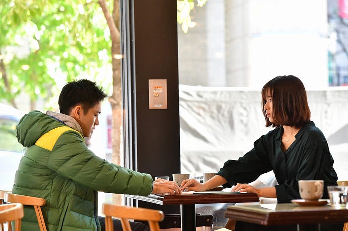 泉澤祐希、石原さとみ/「アンナチュラル」第5話より(C)TBS