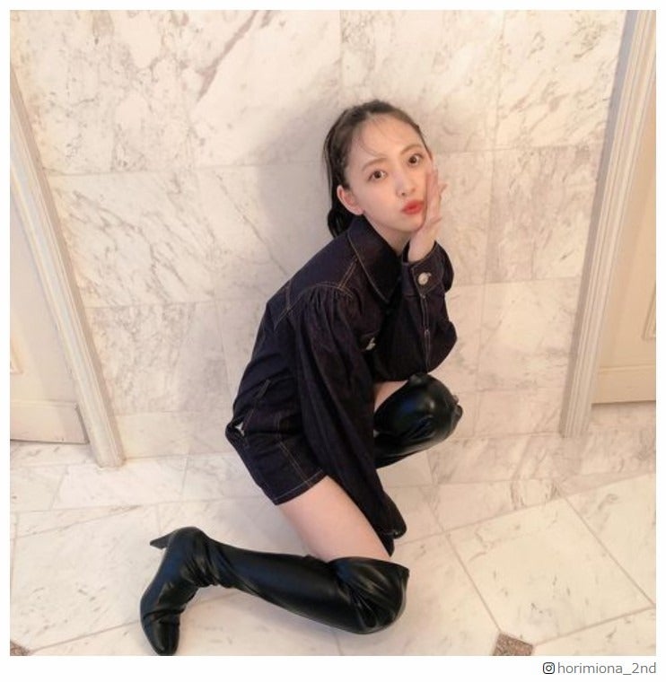 堀未央奈、デコ出し私服ショットに「大人っぽい」「美人」の声