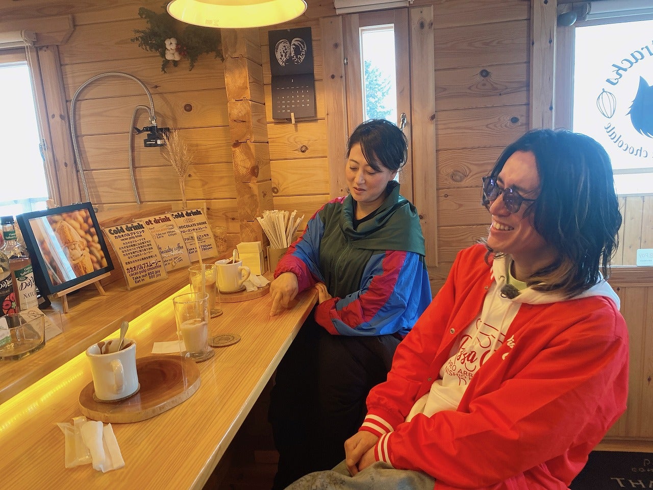 友近、安田章大（C）HBCテレビ