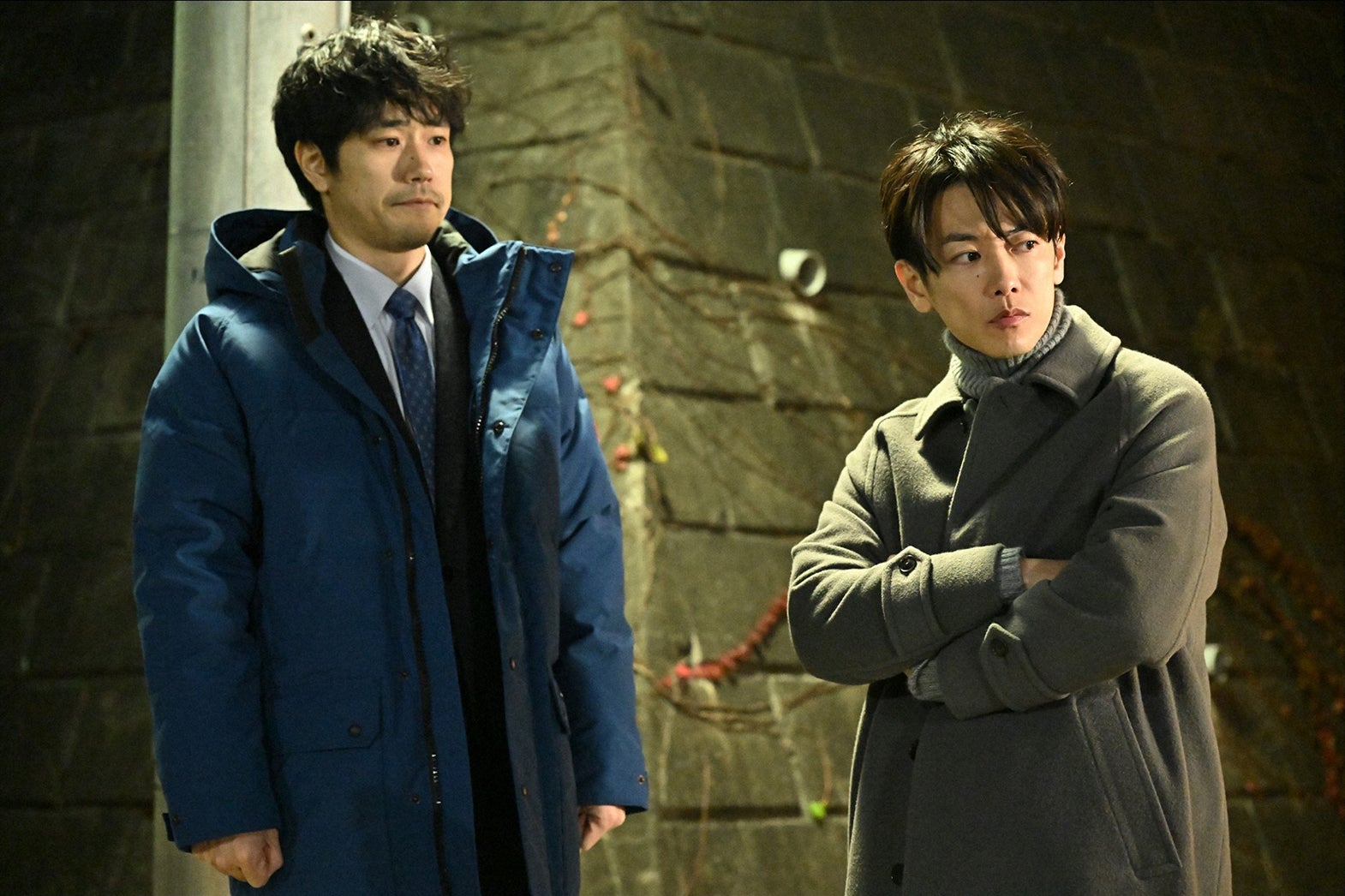 松山ケンイチ、佐藤健／ 「100万回 言えばよかった」第1話より（C）TBS