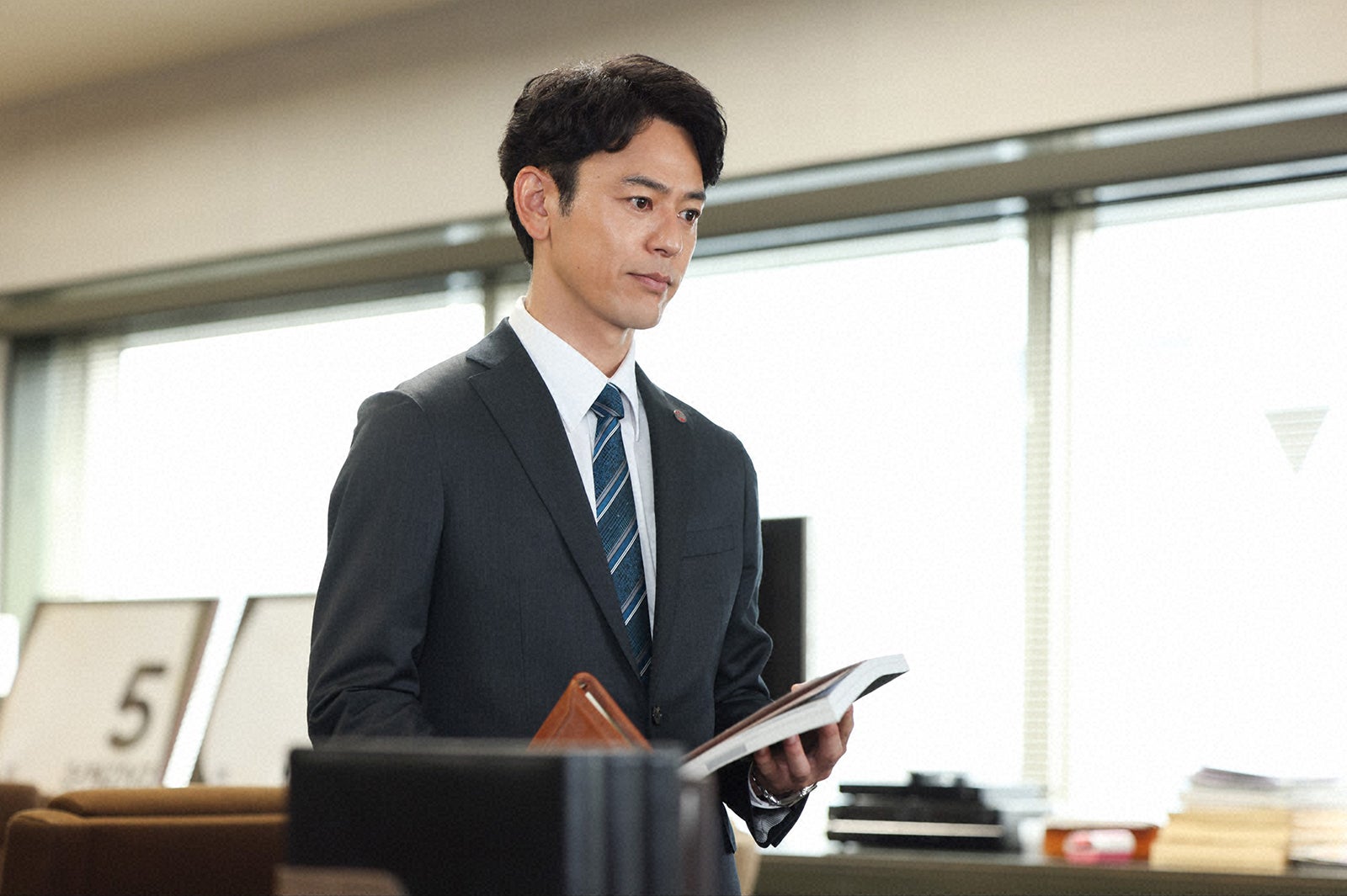 【ザ・ロイヤルファミリー 第3話】加奈子、牧場の経営に頭を抱える 栗須は新たな競争馬探しへ