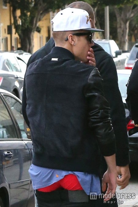 ズボンはずり落ちスタイルが常。FameFlynet Pictures / Zeta Image