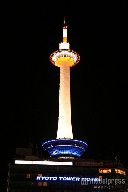 ライトアップした京都タワー／Photo by ccfarmer