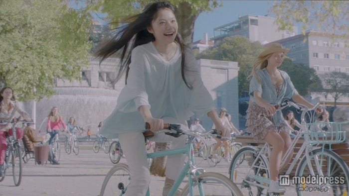 宮崎あおい/ファンデ「SUGAO」新CM「空と自転車と私」編
