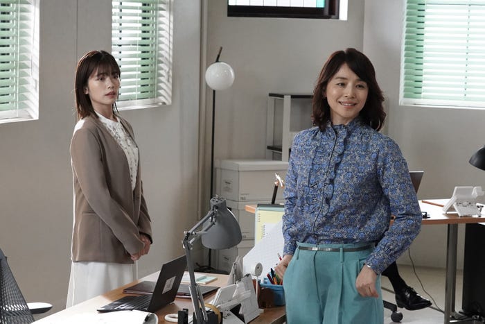 小芝風花、石田ゆり子「転職の魔王様」第7話より(C)カンテレ