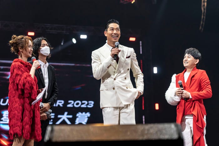 AKIRAら(提供写真)