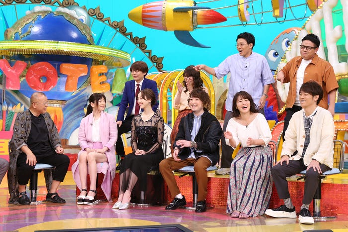 (前列左から)笑福亭鶴瓶、篠原涼子、松井玲奈、山下穂尊、磯山さやか、陣内智則(後列左から)小宮浩信、山﨑ケイ、亜生、昴生