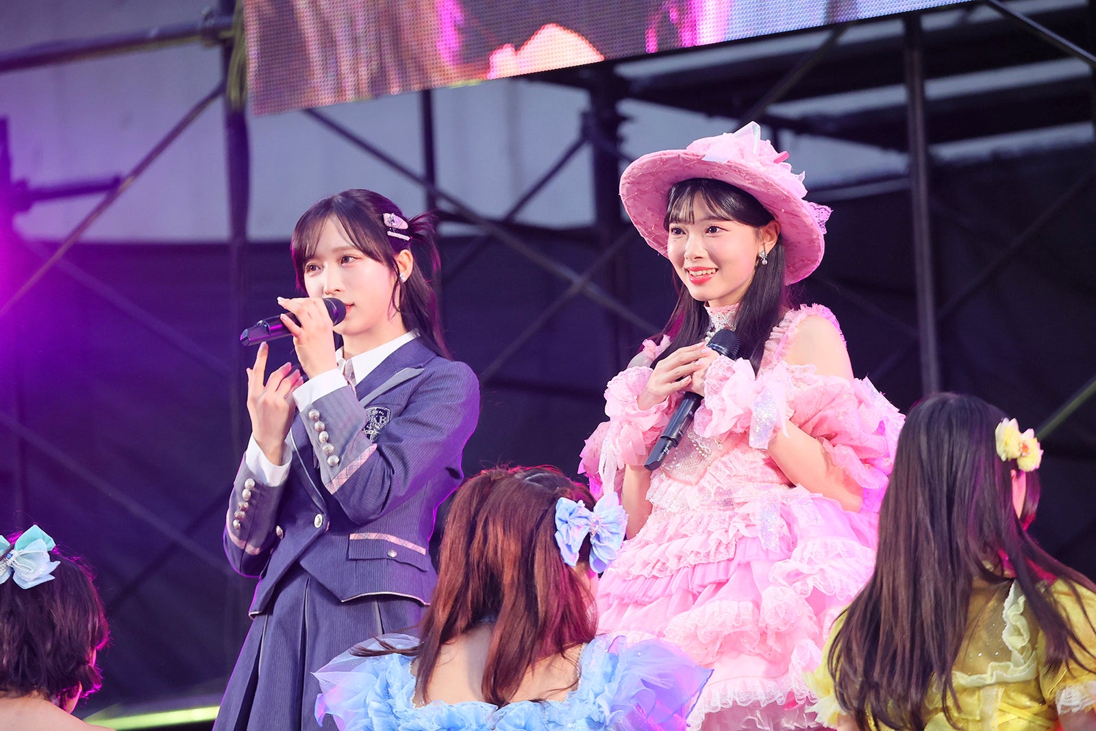 小栗有以、フィオニー（C）AKB48