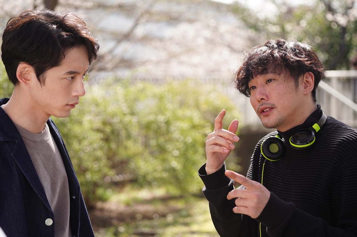 坂口健太郎、藤井道人監督(C)2022映画「余命10年」製作委員会