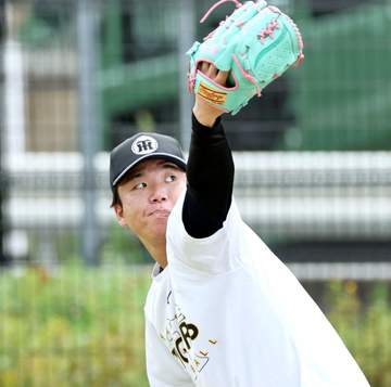 阪神・村上 球団史上初の巨人戦3連続完封へ 同学年・山崎とのエース対決「粘り強く投げていきたい」11日先発