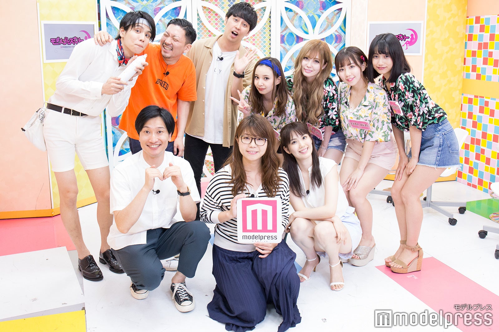 （前列左から）山添寛、山崎ケイ、妹田佳奈子（後列左から）おーみ、嶋佐和也、屋敷裕政、川井優沙、あさにゃん、日野麻衣、武田あやな （C）モデルプレス