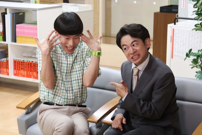 坂口涼太郎、永野宗典「ビリオン×スクール」第1話より(C)フジテレビ