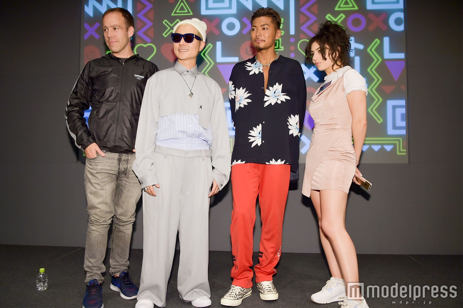 （左から）ルーク・ウッド氏、VERBAL、EXILE SHOKICHI、Charli XCX（C）モデルプレス
