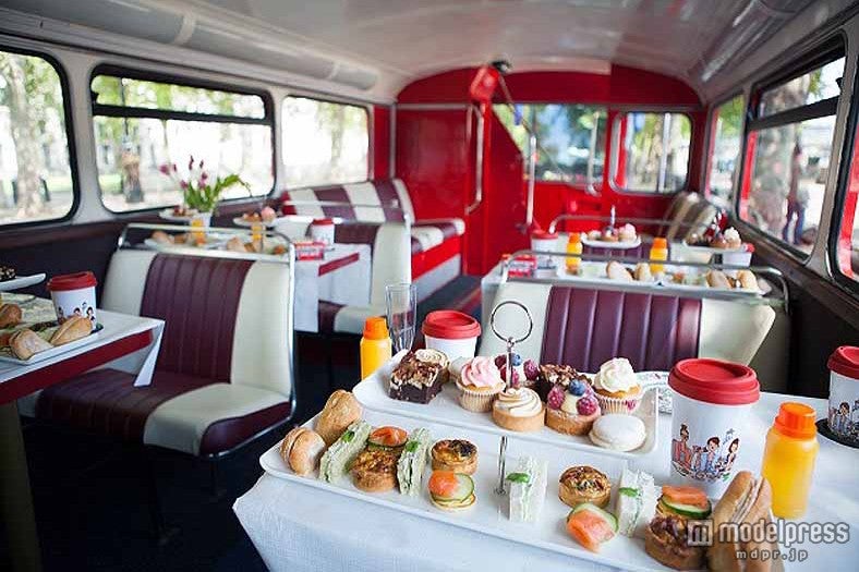 「ダブルデッカー」でロンドンの町並みを楽しみながらアフタヌーンティーを堪能（C）BBBakery