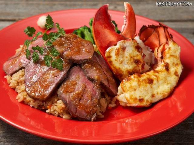 ロブスター・ローストビーフ・ガーリックライスが同時に味わえるプレートメニューが「レッドロブスター」に登場