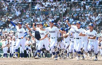 健大高崎が初の決勝進出 佐藤麻恩が投打二刀流で躍動 4投手の継投で逃げ切る