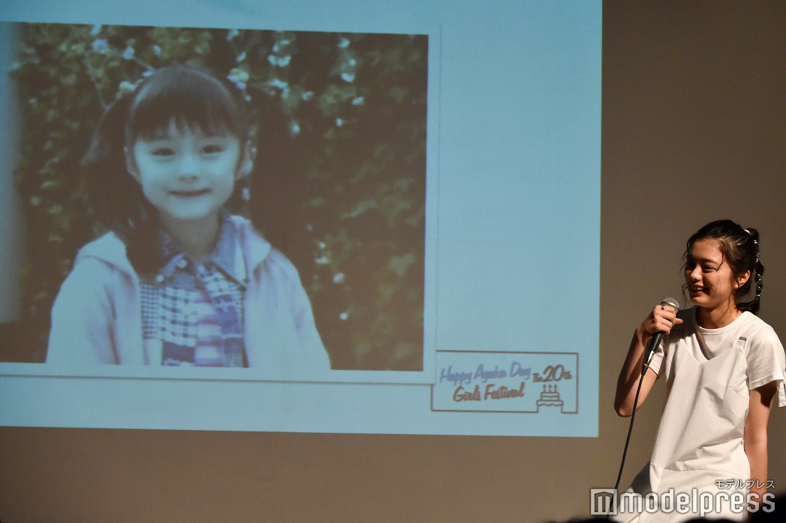 幼少期のショット公開／紺野彩夏ファンミーティング「HAPPY AYAKA DAY GIRLS FESTIVAL」の様子 （C）モデルプレス