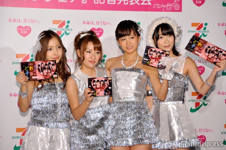 AKB48（左から：板野友美、高橋みなみ、前田敦子、指原莉乃）