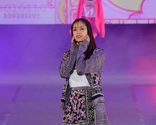 日向坂46佐々木久美、ミニ丈スカートでセクシー美脚披露 <GirlsAward 2023 S/S>