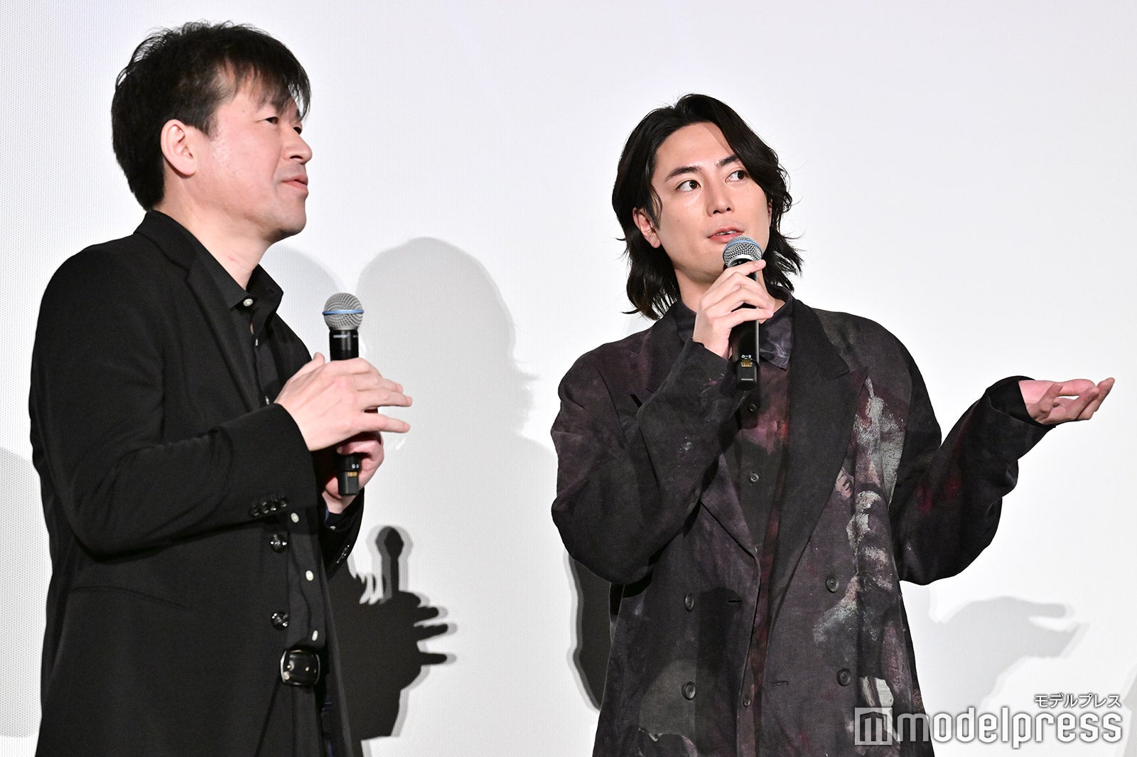 佐藤二朗、間宮祥太朗（C）モデルプレス