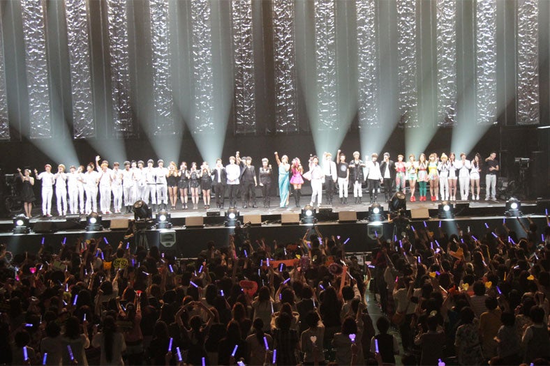 「WE LOVE JAPAN」ライブの模様　(C)WE LOVE JAPAN 実行委員会 2011